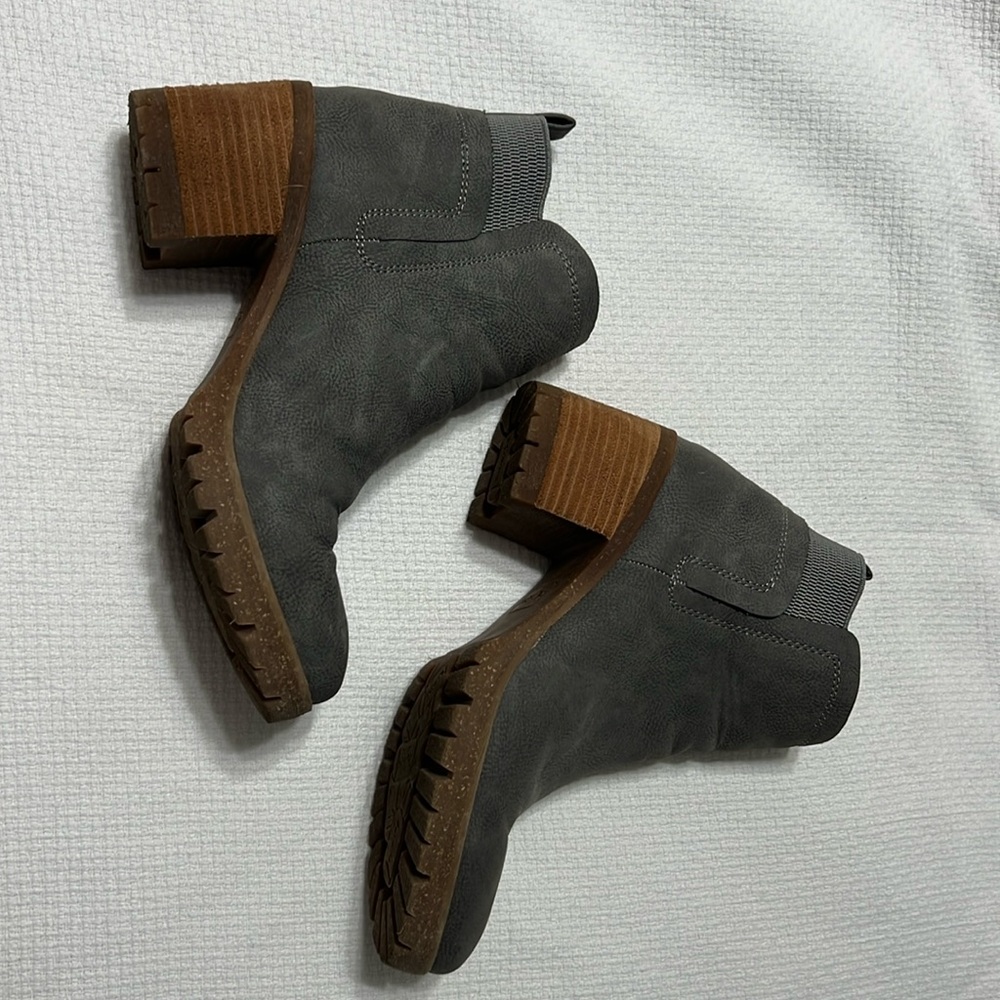 Korks Grey Boots, Size 8.5